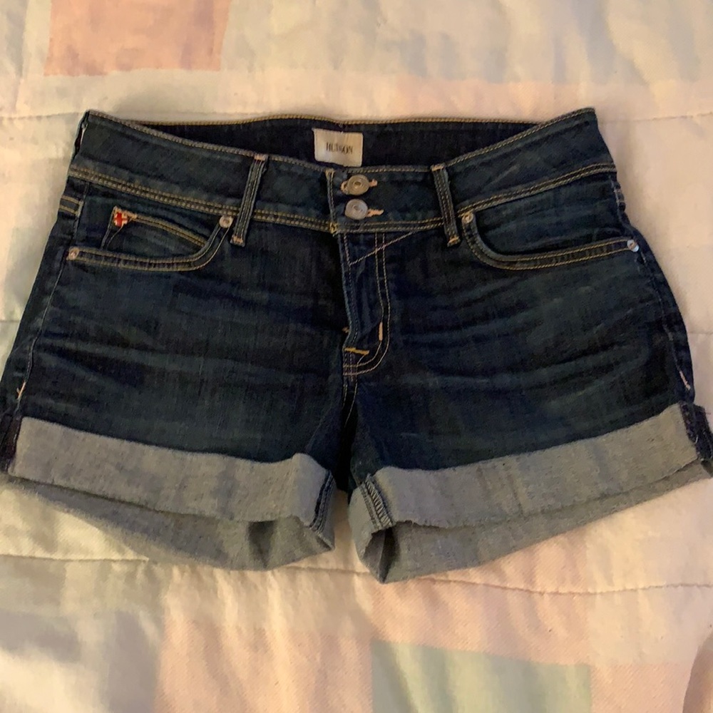 Hudson Croxley mid thigh short, size 27